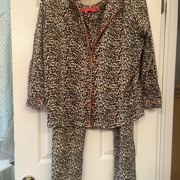 2 piece adorable Northern Nights Pajama set, size 1x cheeta style - Picture 6 of 10